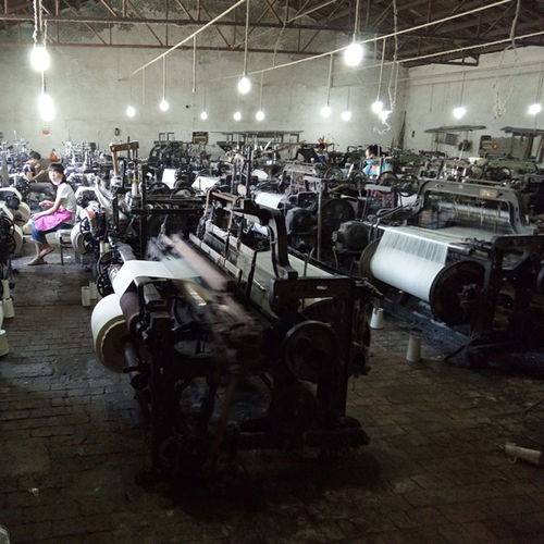 匠心傳承與市場開拓 探秘伊寧豆腐布與志峰紡織的服裝批發之路